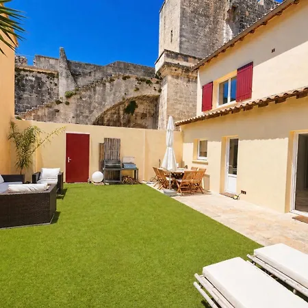 Jardin Bbq Piscine Enfants Mortes Intra Muros *