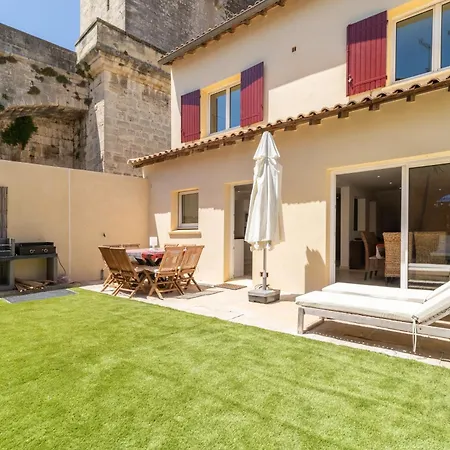 Jardin Bbq Piscine Enfants Mortes Intra Muros